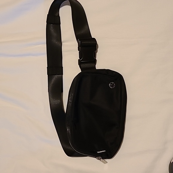 Everywhere Belt Bag Black Lululemon Adjustable Zippers Crossbody Waist - Picture 5 of 12